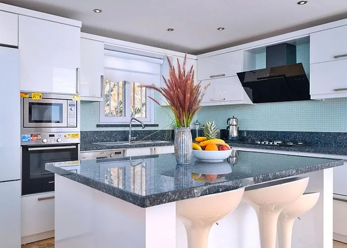 Luxury 5 Bedroom Seaview With Private Heated Pool Villa *