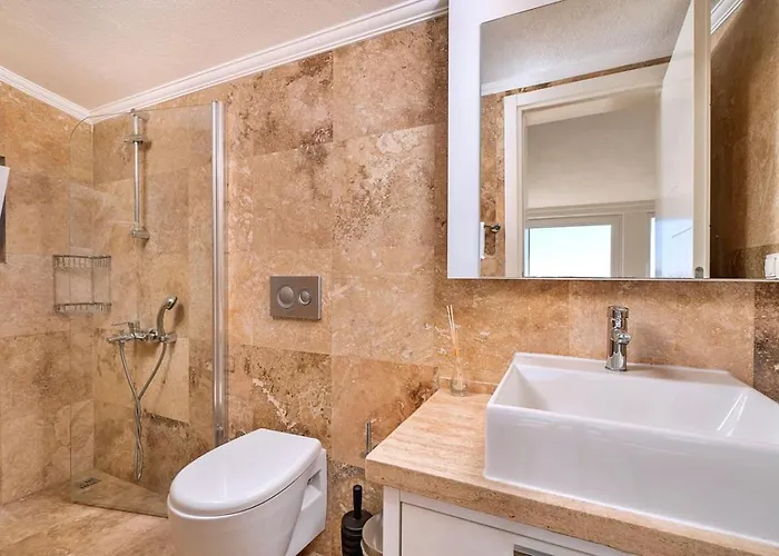 Luxury 5 Bedroom Seaview With Private Heated Pool *