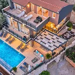 Luxury 5 Bedroom Seaview With Private Heated Pool *