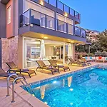 Luxury 5 Bedroom Seaview With Private Heated Pool