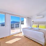 Luxury 5 Bedroom Seaview With Private Heated Pool Vila