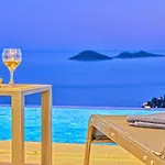 Luxury 5 Bedroom Seaview With Private Heated Pool
