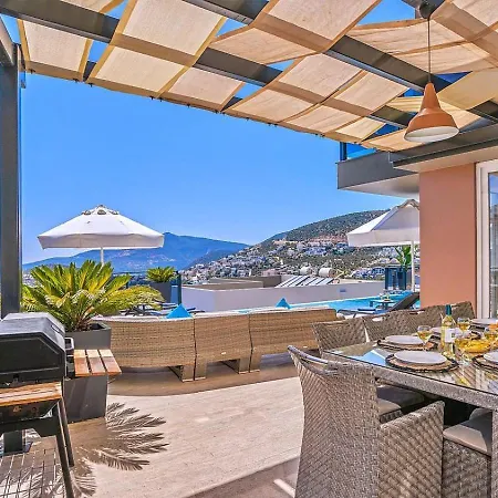 Luxury 5 Bedroom Seaview With Private Heated Pool 卡尔坎