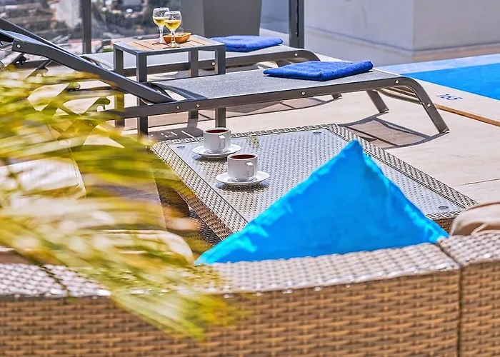 Luxury 5 Bedroom Seaview With Private Heated Pool Willa