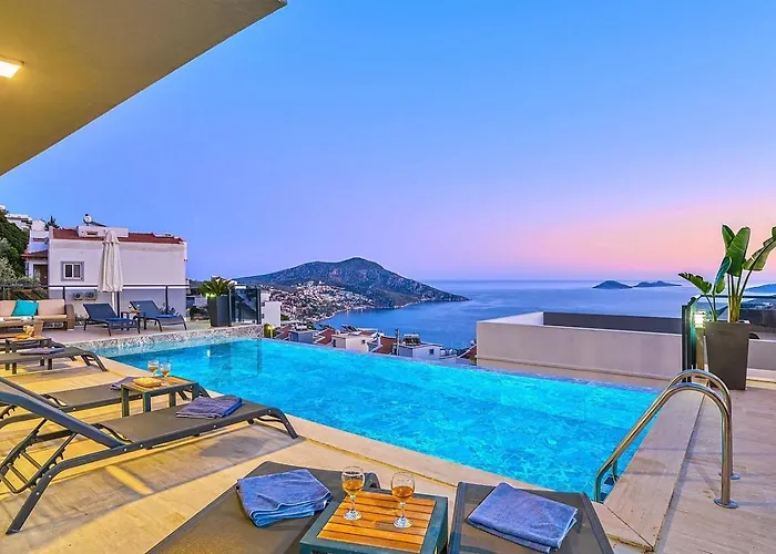 Luxury 5 Bedroom Seaview With Private Heated Pool Willa
