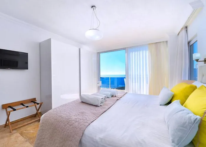 Luxury 5 Bedroom Seaview With Private Heated Pool *