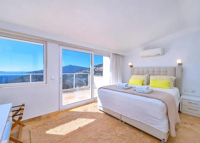 Luxury 5 Bedroom Seaview With Private Heated Pool Willa