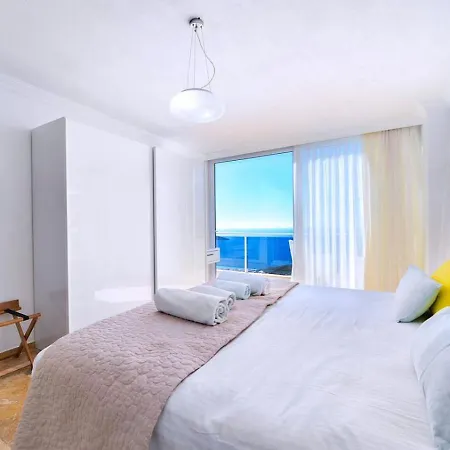 Luxury 5 Bedroom Seaview With Private Heated Pool *